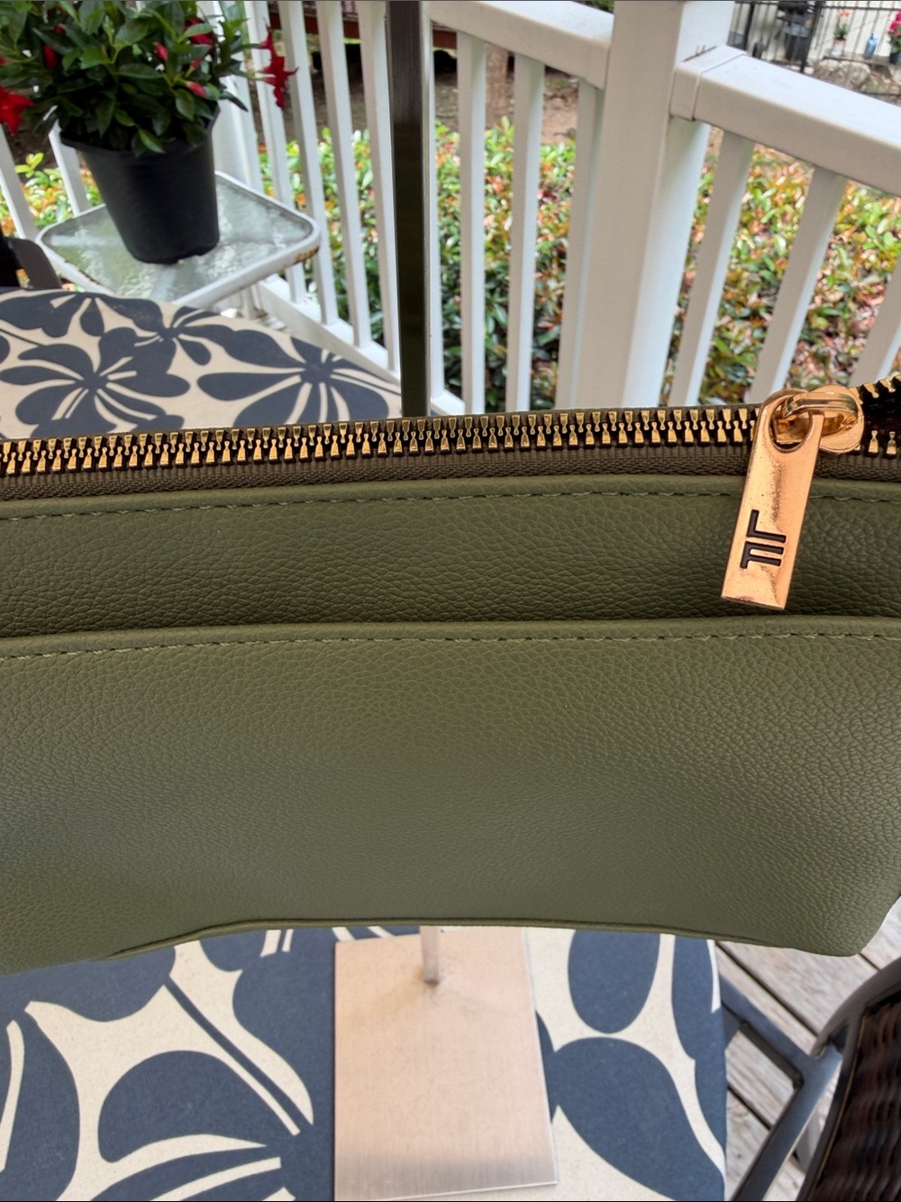 London Fog Bella Pebble Leather Crossbody Bag
Olive NWT - Picture 9 of 15